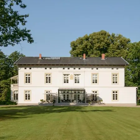 Herrenhaus Gut *